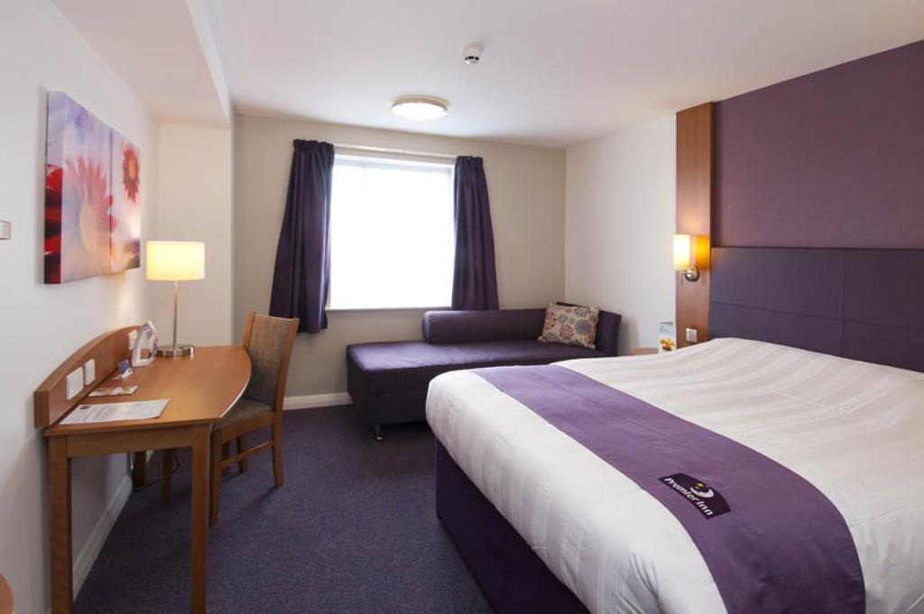 Premier Inn Stratford Upon Avon Waterways Экстерьер фото