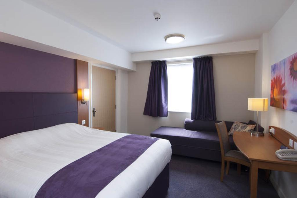 Premier Inn Stratford Upon Avon Waterways Экстерьер фото