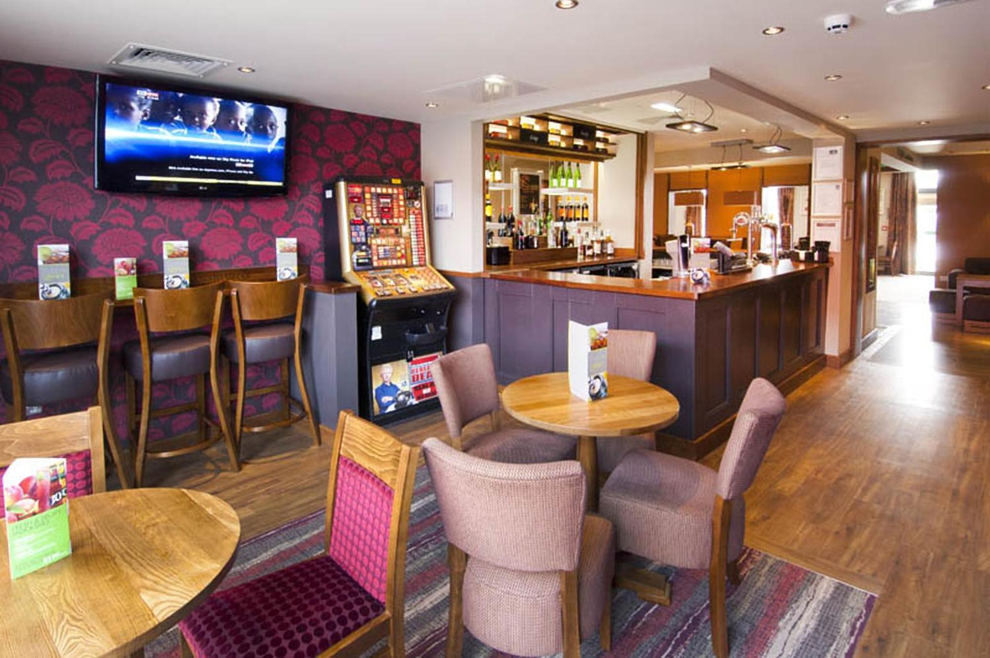 Premier Inn Stratford Upon Avon Waterways Экстерьер фото