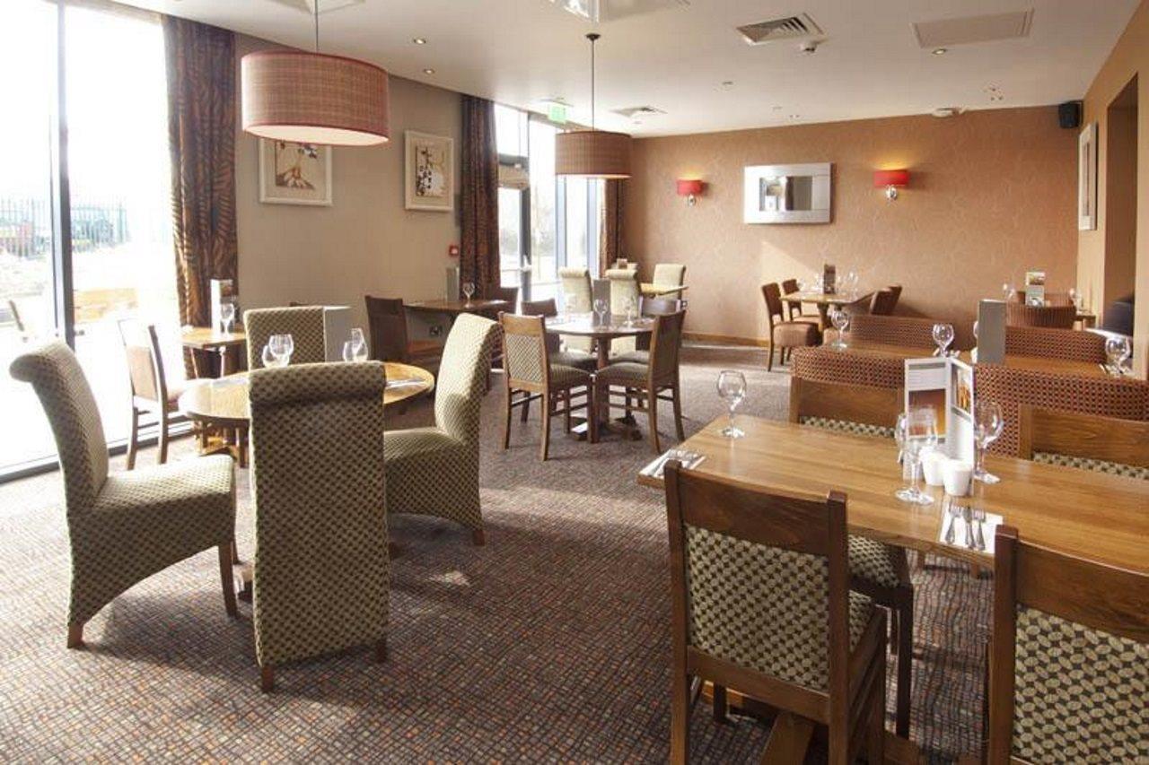 Premier Inn Stratford Upon Avon Waterways Экстерьер фото