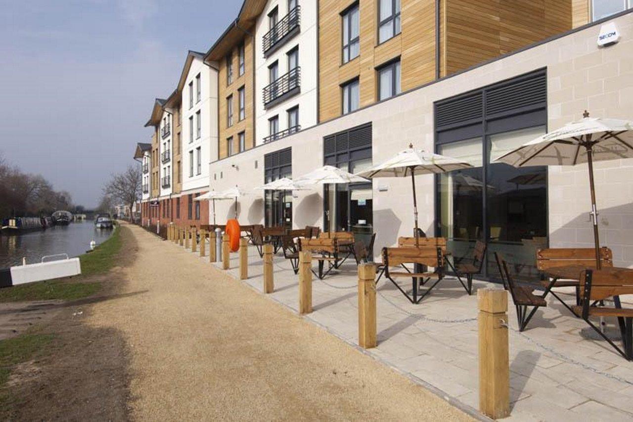 Premier Inn Stratford Upon Avon Waterways Экстерьер фото
