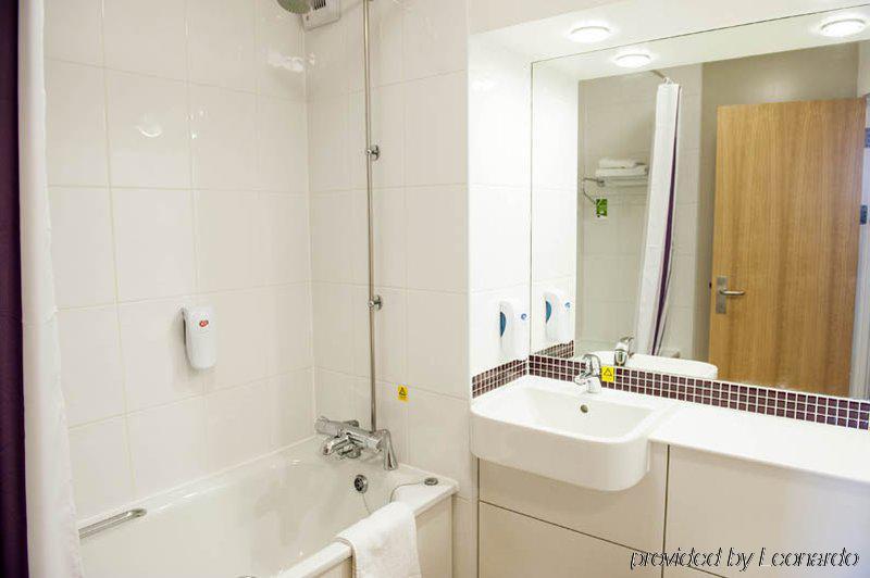 Premier Inn Stratford Upon Avon Waterways Экстерьер фото